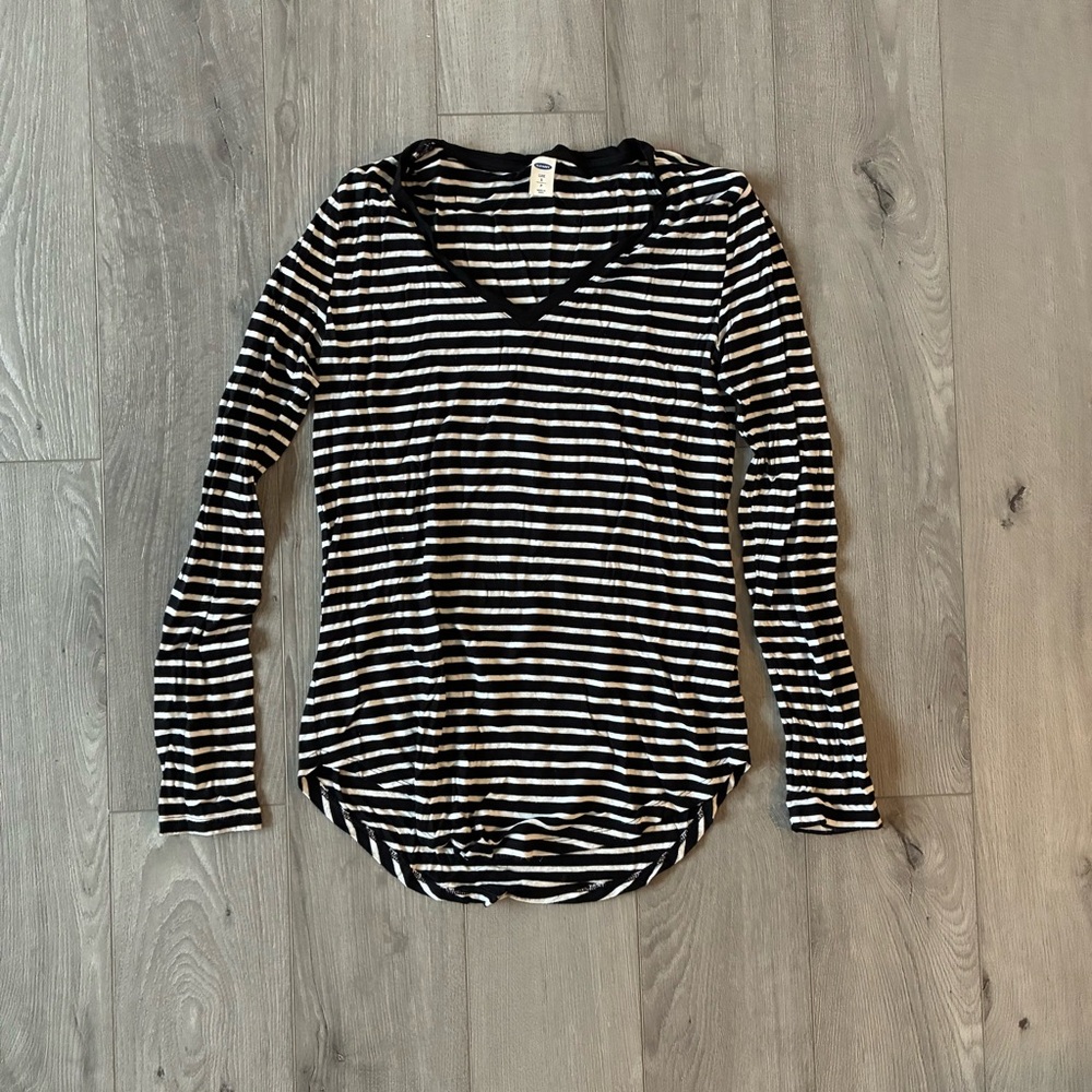 Old Navy Striped V-Neck Long Sleeve Top - Black & White